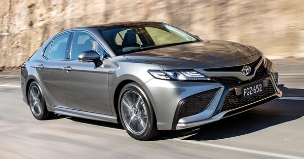 Toyota Camry 2021 ra mắt tại Australia sử dụng động cơ hybrid, bắt kịp xu hướng điện khí hóa