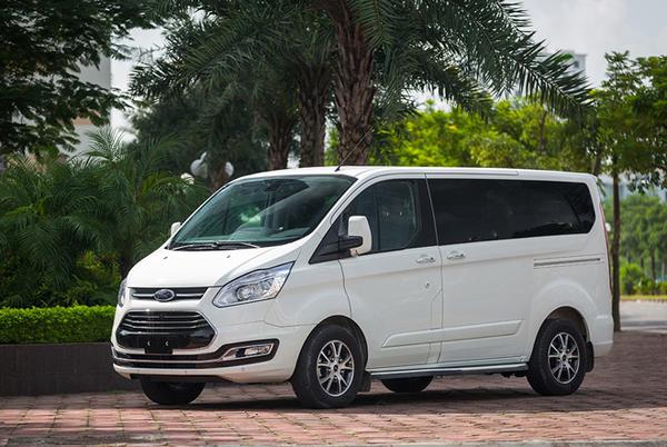 Ford Tourneo bị khai tử, các đại lý ồ ạt giảm giá lên đến 100 triệu đồng