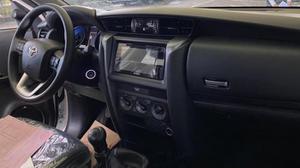 Toyota Fortuner 2021 xuất hiện tại một đại lý ở Việt Nam