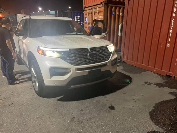 Ford Explorer thế hệ mới phiên bản Platinum cập bến cảng Việt Nam