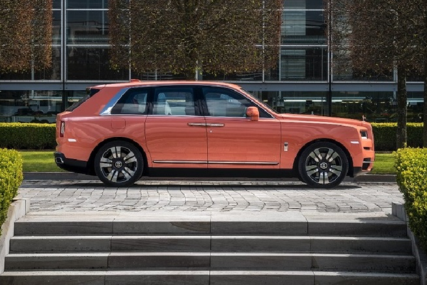 Rolls-Royce Cullinan với màu sơn độc đáo được lòng phái nữ
