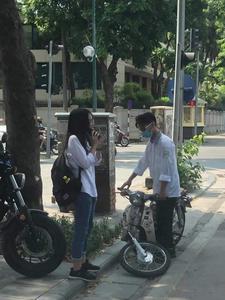 Xe máy "gãy" làm đôi ngày tựu trường