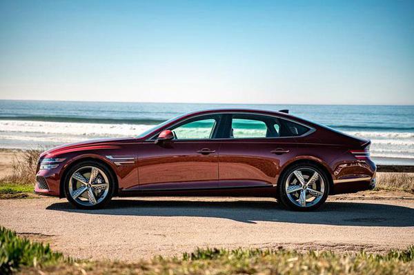 Top 10 ô tô hạng sang an toàn nhất năm 2022