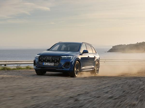 Audi Q7 mới sẽ có mặt tại Việt Nam tháng 7 tới: Màu sắc, đánh giá, thông số kỹ thuật