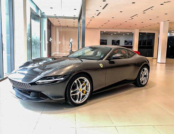 Siêu xe Ferrari Roma chính hãng đầu tiên cập bến thị trường Việt