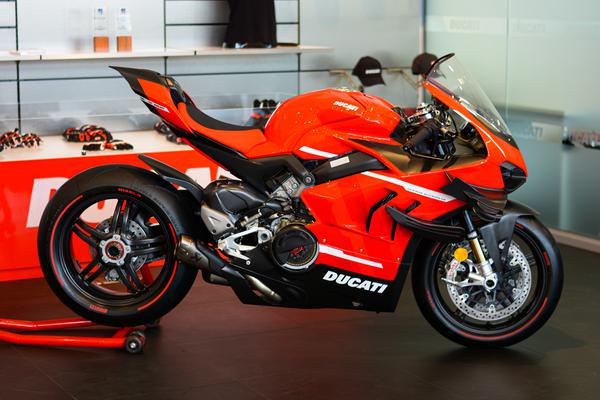 Ngắm siêu mô tô Ducati Superleggera V4 của Minh Nhựa giá 6 tỷ đồng