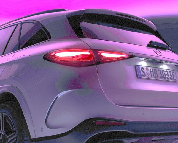 Soi hình ảnh thực tế đầu tiên của Mercedes-Benz GLC 2023