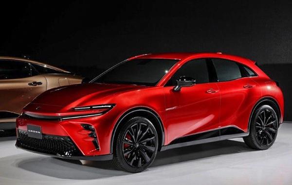 Mở bán Toyota Crown Sport 2023 nhìn qua cứ tưởng Ferrari purosangue