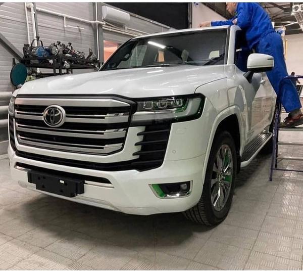 Toyota Land Cruiser đời mới lộ diện với ngoại hình được nâng cấp hiện đại hơn