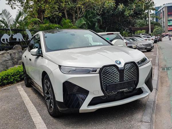 Chi tiết ô tô điện BMW iX đầu tiên xuất hiện tại Việt Nam