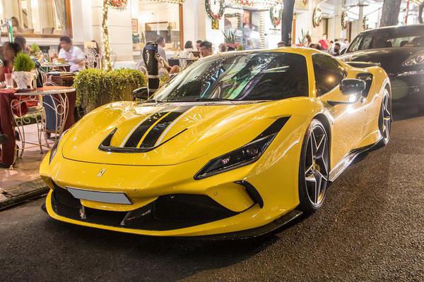 Siêu xe thể thao Ferrari F8 Spider tiếp tục cập bến Việt Nam