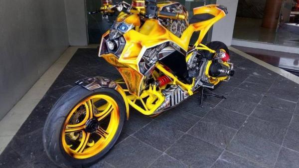 Honda Vario 125 "biến hóa" thành siêu robot Bumblebee trong Transformer