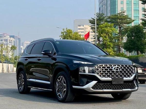 Hyundai Santa Fe giảm kỷ lục 300 triệu đồng tại các đại lý