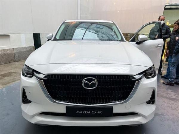 Mazda CX-60 hút khách bất ngờ nhờ thiết kế đẹp, trang bị hiện đại