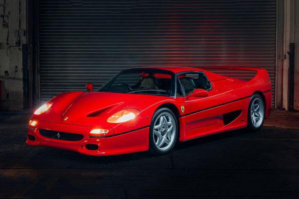 Ferrari F50 hàng hiếm với tay lái nghịch được rao bán đấu giá