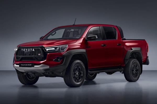Cận cảnh Toyota Hilux GR Sport II mới ra mắt bản ở Châu Âu, động cơ khác biệt với bản ở Việt Nam