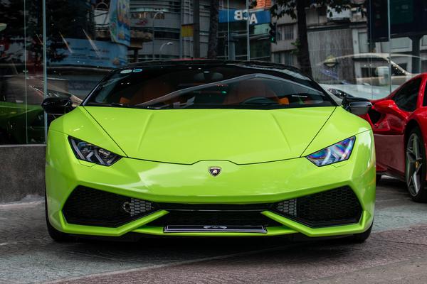 Lamborghini Huracan chính hãng với màu ngoại thất nổi bật tại TP.HCM
