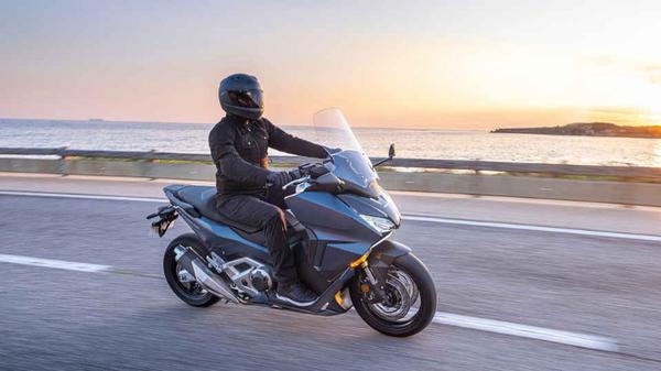 Honda Forza 750 2023 ra mắt với phong cách hầm hố