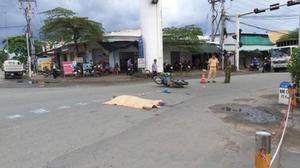 Va chạm ô tô tải, thanh niên tử vong tại chỗ