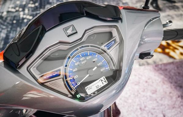 Vì sao Honda Wave 125i nhập Thái Lan vẫn là cái gì đó rất khác?