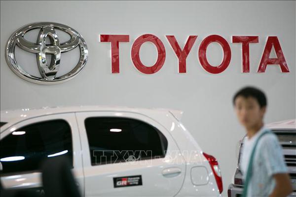 Trong khi các hãng xe điện lỗ nặng và gặp khó, Toyota có lợi nhuận kỷ lục nhờ xe hybrid