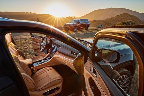 Mẫu SUV Jeep Grand Cherokee L 2021 ba hàng ghế đầu tiên của thế hệ mới đầy sang trọng