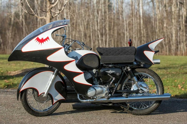 Xe của Batman bản "đời thật" Batcycle 1966 được rao bán đấu giá