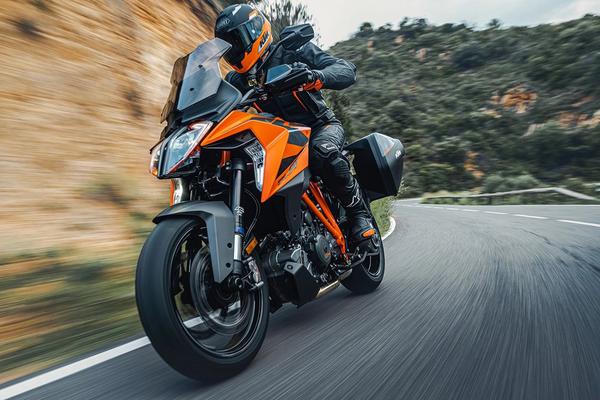 KTM 1290 Super Duke GT 2022 ra mắt được nâng cấp hàng loạt công nghệ điện tử