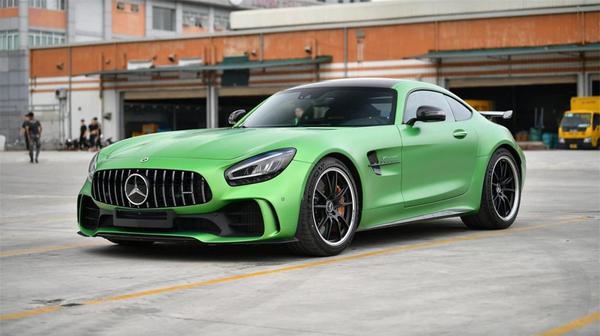 Ngắm Mercedes-AMG GT R nhập tư về nước với màu sơn Green Hell Magno nổi bật