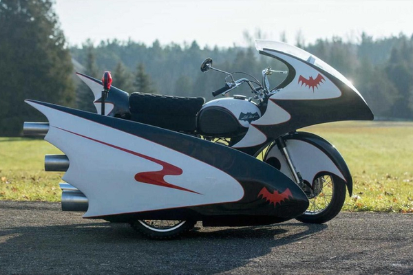 Xe của Batman bản "đời thật" Batcycle 1966 được rao bán đấu giá
