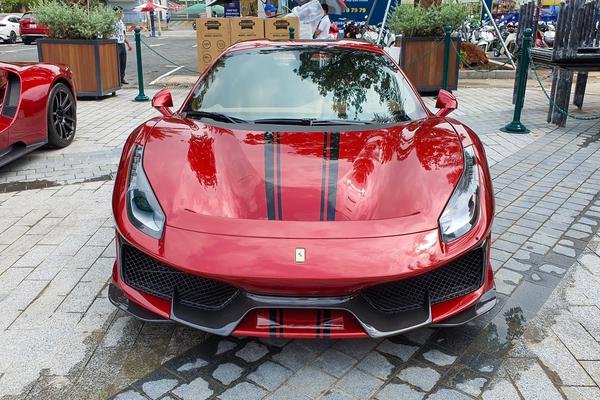 Chiêm ngưỡng siêu xe Ferrari 488 Pista Spider thứ 2 tại Việt Nam