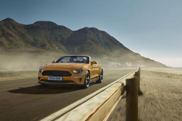 Ford Mustang Convertible California Special trang bị động cơ V8 tại châu Âu