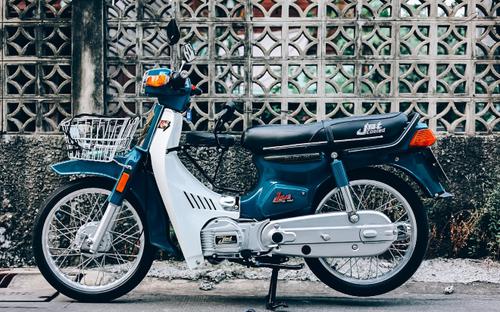 Hình ảnh mẫu xe Suzuki Bravo RC100 được hồi sinh trở lại