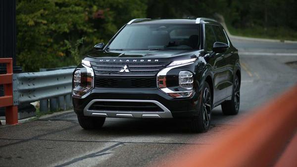 Mitsubishi Outlander Hybrid 2023 công bố giá bán tại Mỹ