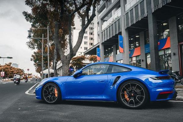 Porsche 911 Turbo S với màu sơn độc đáo xuất hiện tại Sài Gòn