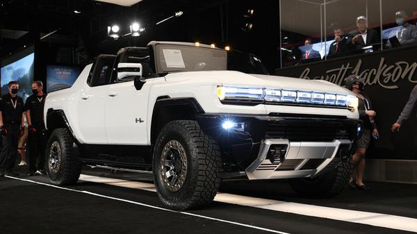 Xe bán tải chạy điện GMC Hummer EV số VIN 001 được đấu giá khủng lên đến 2,5 triệu đô la