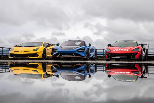 Chiêng ngưỡng đoàn siêu xe đắt đỏ tại Đà Lạt