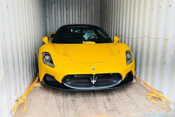 Ngắm Ngân 98 khui thùng Maserati MC20 Cielo "giá biệt thự"