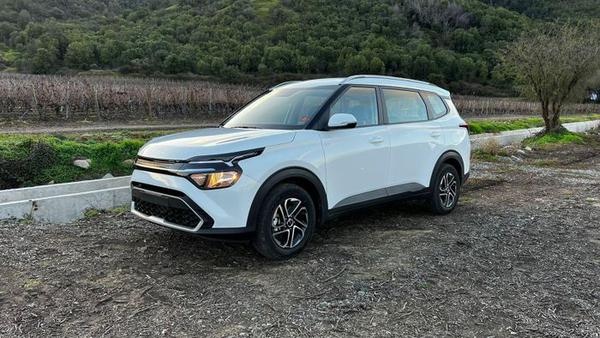 Kia Carens 2023 rò rỉ hình ảnh tại Việt Nam