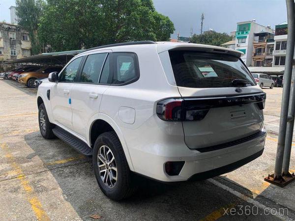 "Soi" chi tiết Ford Everest 2022 phiên bản rẻ nhất tại Việt Nam