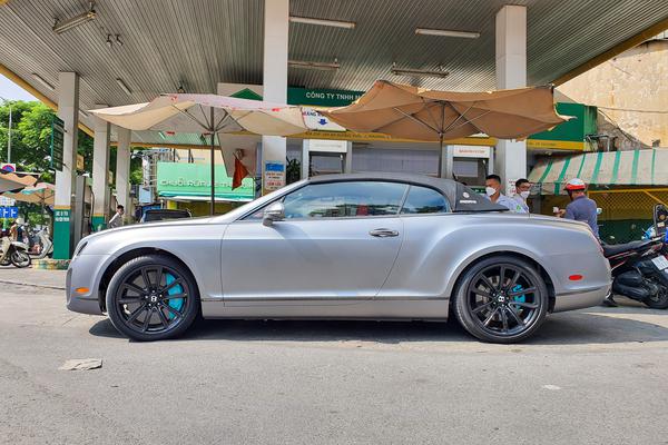 Ngắm Bentley Continental Supersports mui trần "hàng hiếm" xuống phố tại Việt Nam