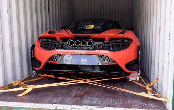 Siêu xe McLaren 765LT thứ 2 với màu cam ngoại thất độc đáo cập bến Việt Nam