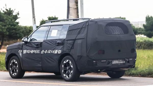 Hyundai SantaFe thế hệ mới bị bắt gặp chạy thử trên đường phố Hàn Quốc