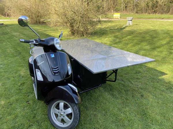 Bản độ Vespa GTS 300 ba bánh phục vụ ẩm thực đường phố đến từ Anh Quốc