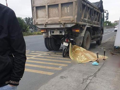 Xe máy đèo 3 thanh niên tông đuôi xe ben khiến 2 người tử vong, 1 người đi cấp cứu