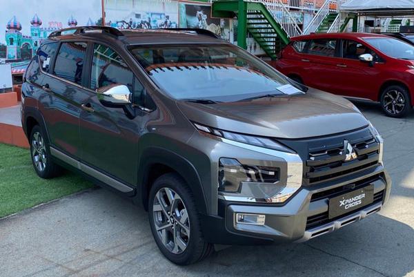 Ảnh thực tế Mitsubishi Xpander Cross 2023, giá từ 698 triệu đồng