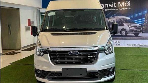 Ford Transit 2022 đã có mặt tại đại lý với giá bán 845 triệu đồng