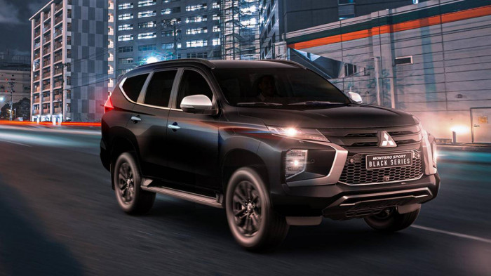Cận cảnh Mitsubishi Pajero Sport phiên bản Black Series giá 882 triệu đồng
