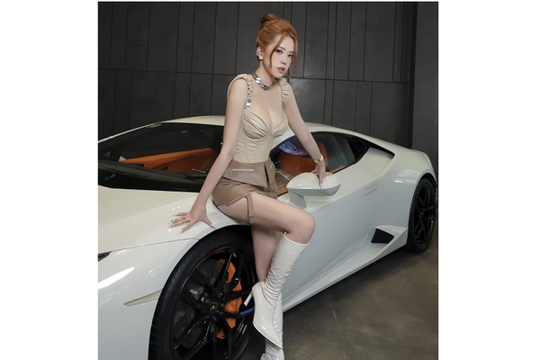 Hot girl Việt tự tặng quà Valentine bản thân là siêu xe Lamborghini Huracan 10 tỷ
