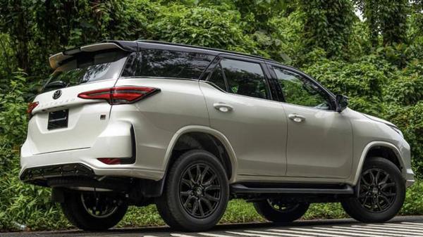 Toyota Fortuner GR-S chính thức ra mắt với ngoại hình thể thao